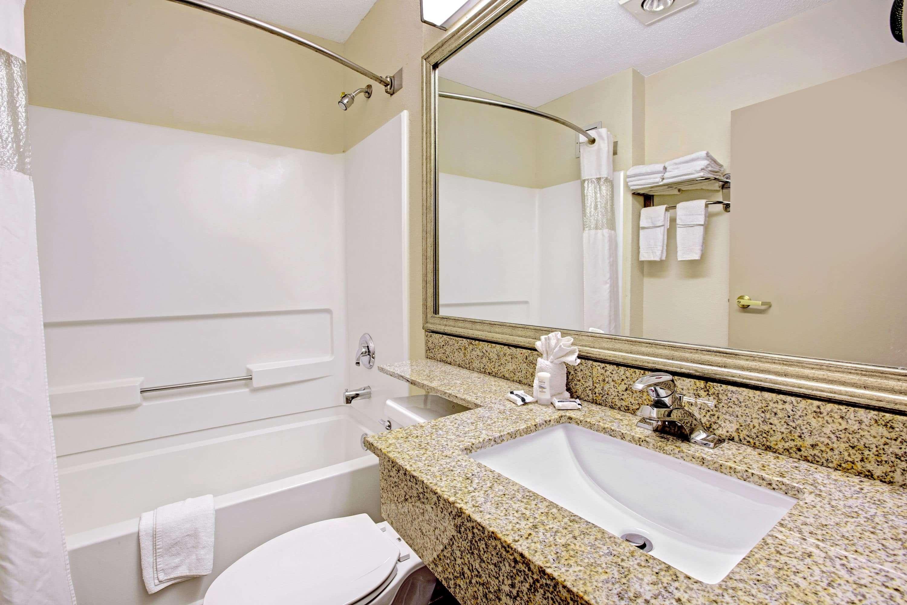 Microtel Inn & Suites By Wyndham Statesville Bagian luar foto