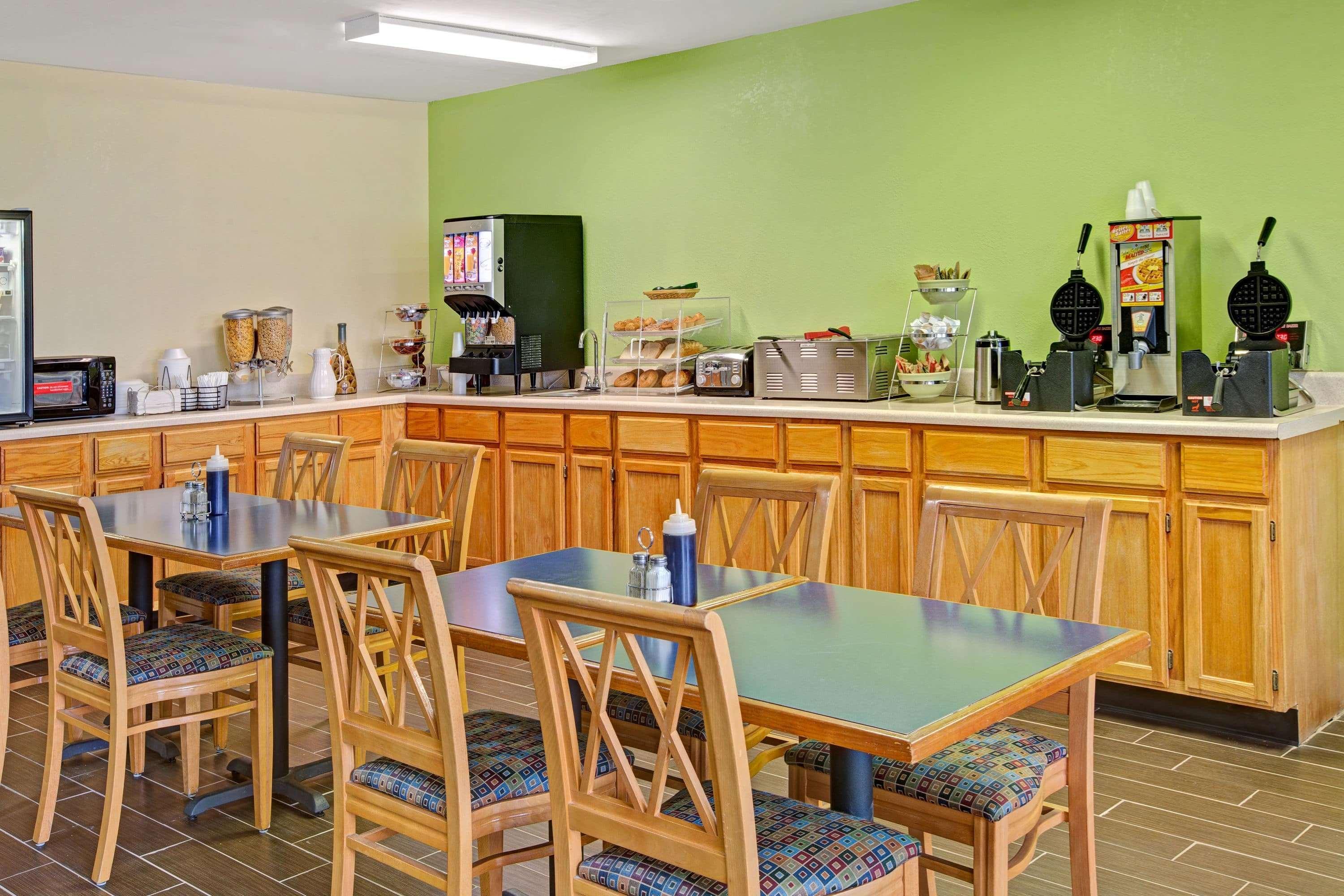 Microtel Inn & Suites By Wyndham Statesville Bagian luar foto