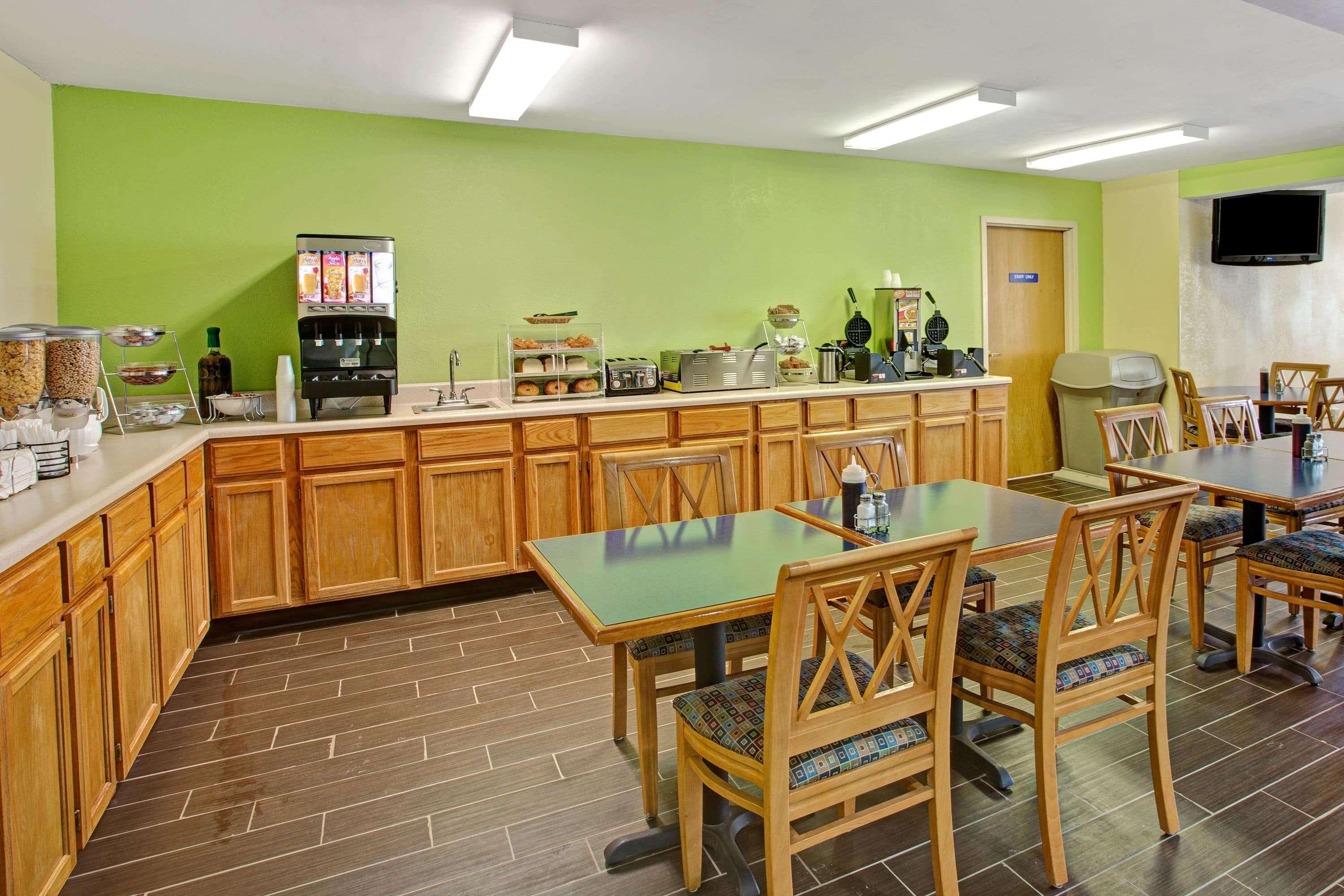 Microtel Inn & Suites By Wyndham Statesville Bagian luar foto