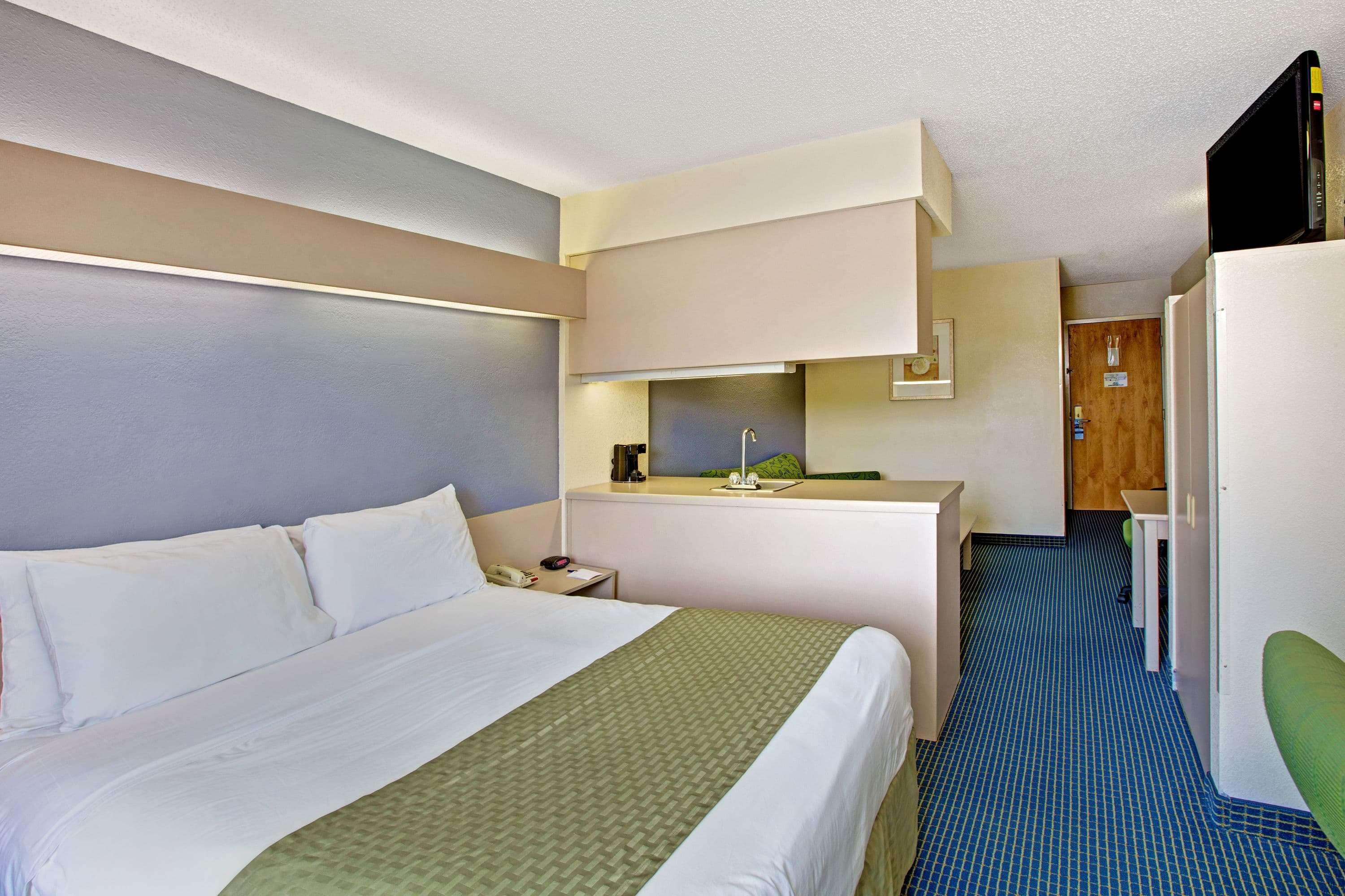 Microtel Inn & Suites By Wyndham Statesville Bagian luar foto