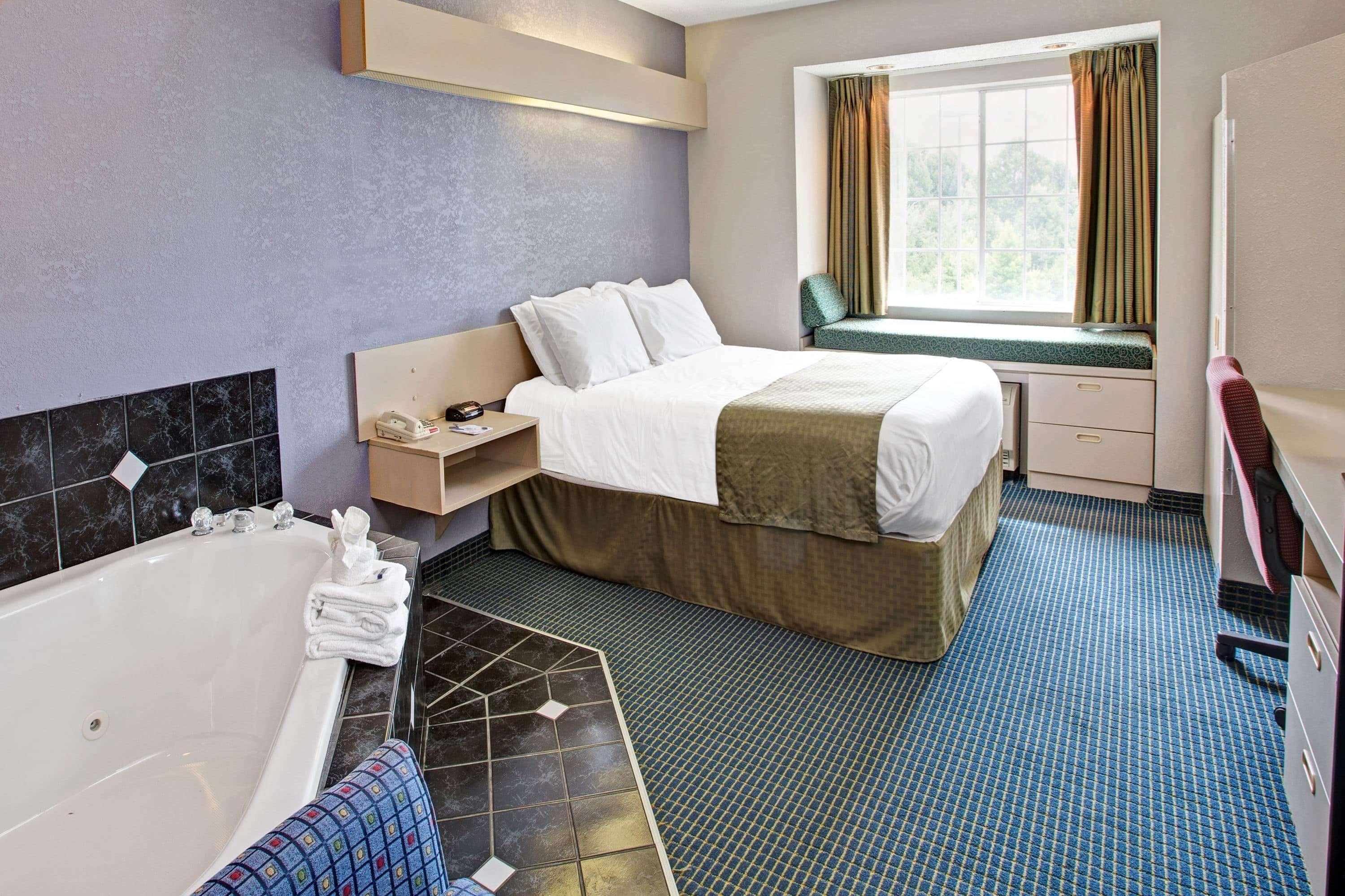 Microtel Inn & Suites By Wyndham Statesville Bagian luar foto