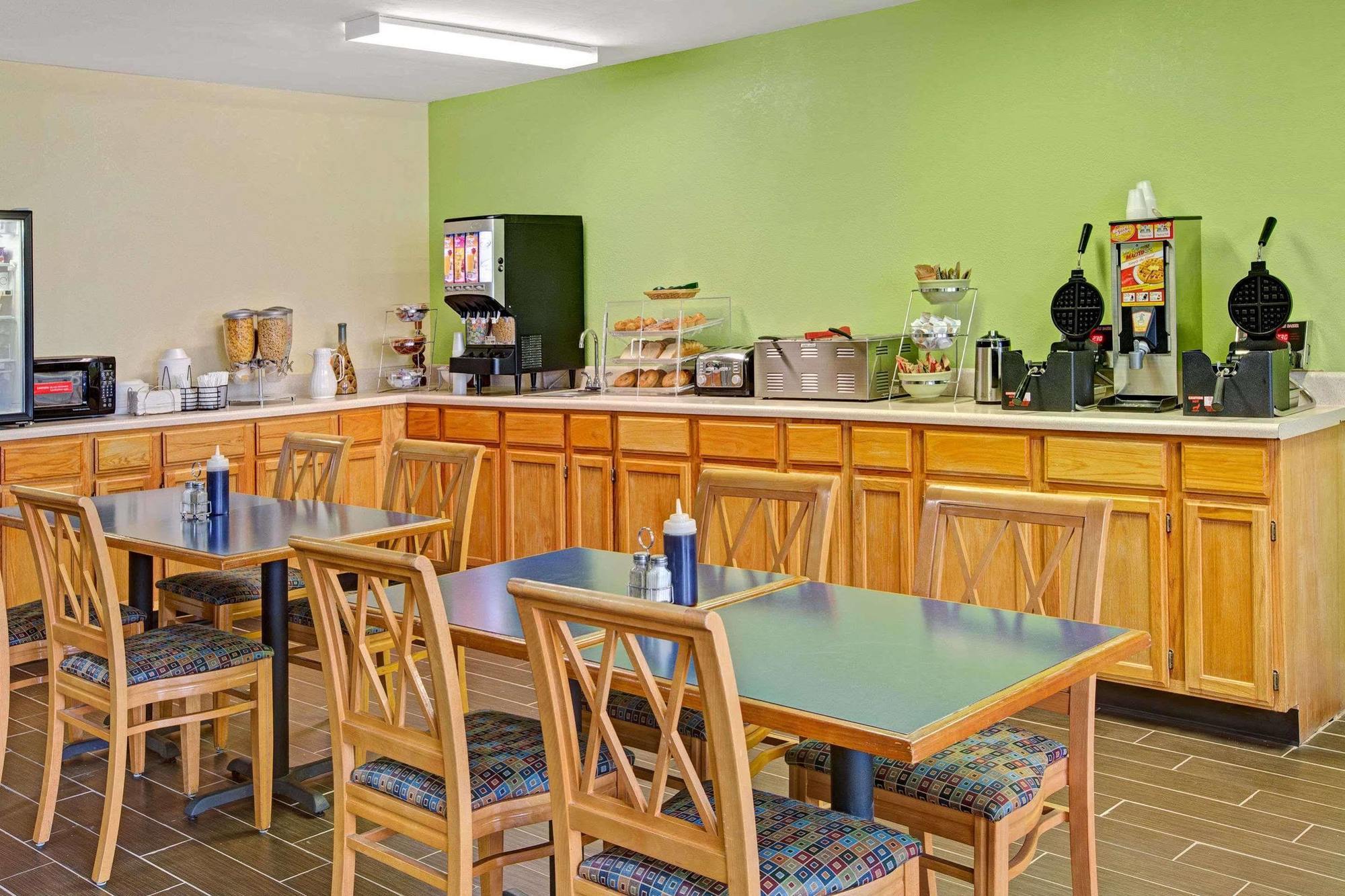Microtel Inn & Suites By Wyndham Statesville Bagian luar foto
