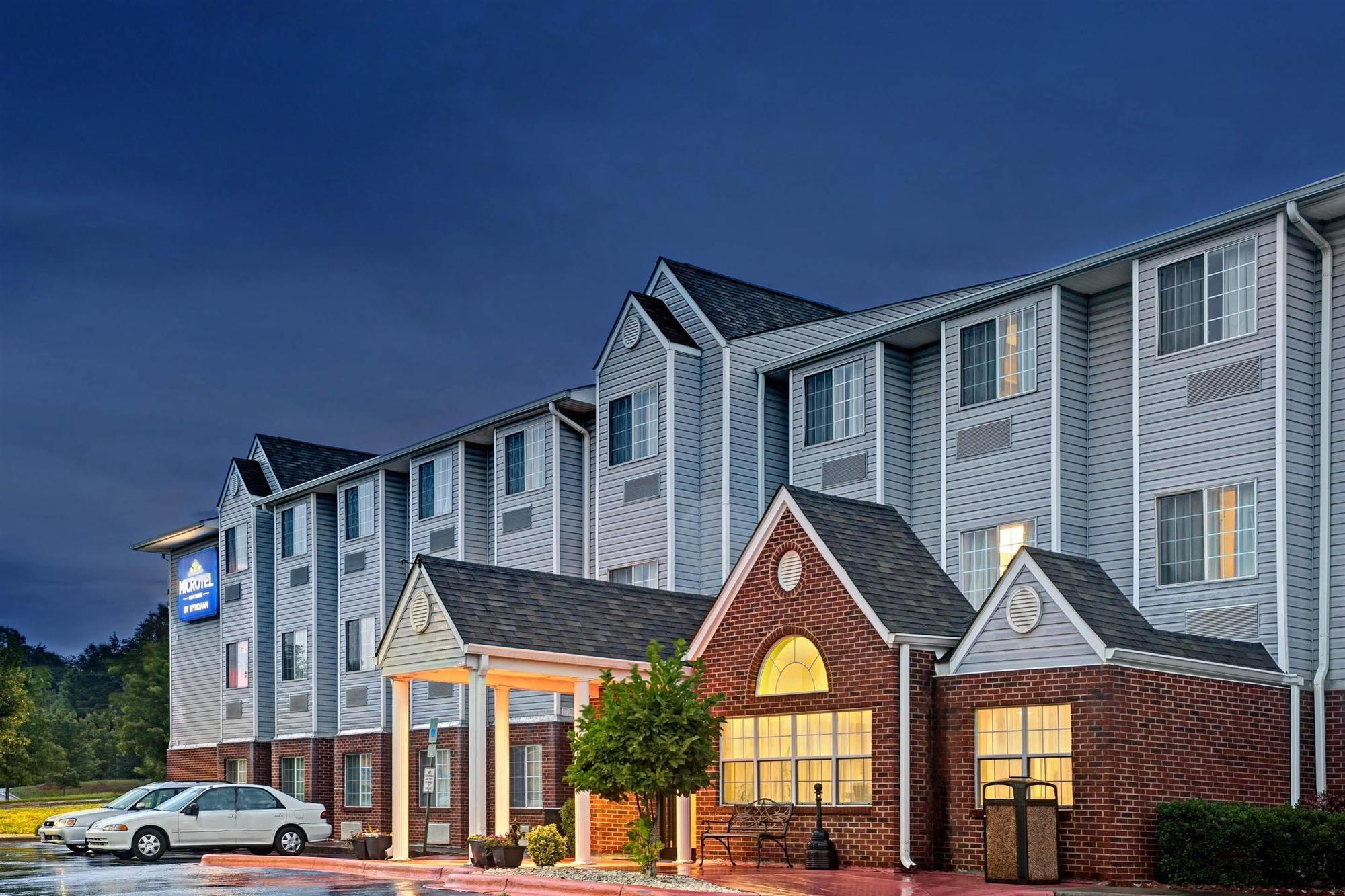 Microtel Inn & Suites By Wyndham Statesville Bagian luar foto
