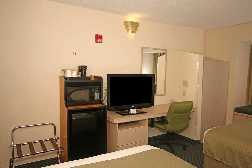 Microtel Inn & Suites By Wyndham Statesville Bagian luar foto