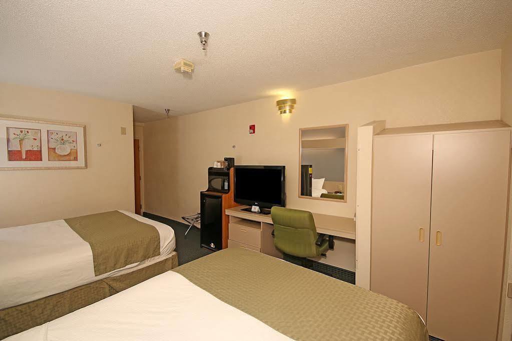 Microtel Inn & Suites By Wyndham Statesville Bagian luar foto